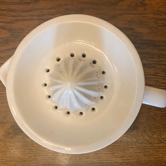 Rae Dunn “Juice” Manual Ceramic Juicer - Picture 2 of 3